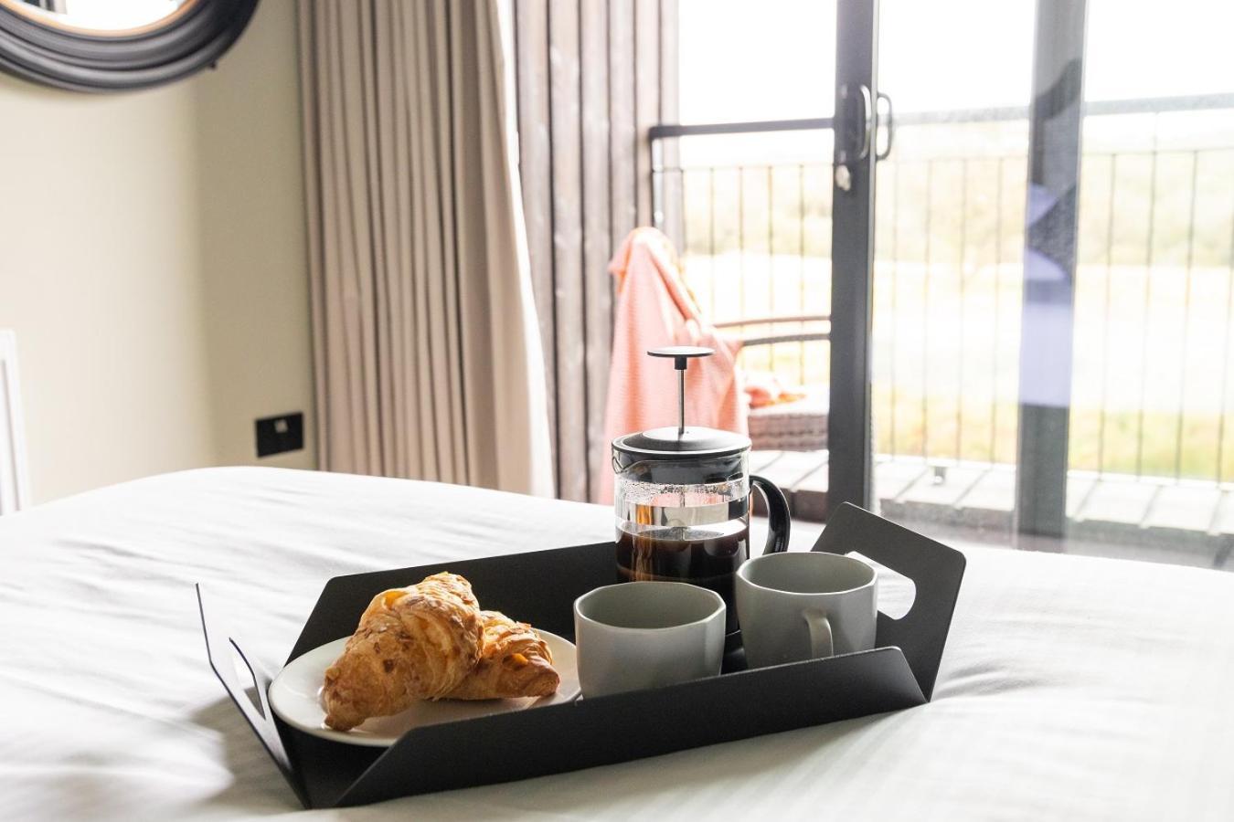 Retallack Resort & Spa Padstow Kamer foto Room service